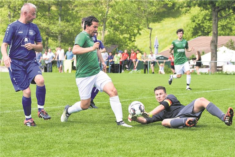 Kirchenkirnberg (lila Trikots) bildet mit dem VfR Murrhardt eine Spielgemeinschaft, während Oppenweiler ein zweites Team stellt. Foto: T. Sellmaier