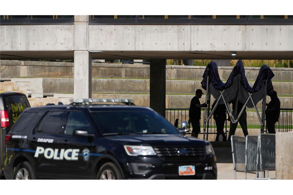 Kirk bei Schussattacke getötet - Einsatzkräfte räumen den Tatort auf dem Campus der Utah Valley University