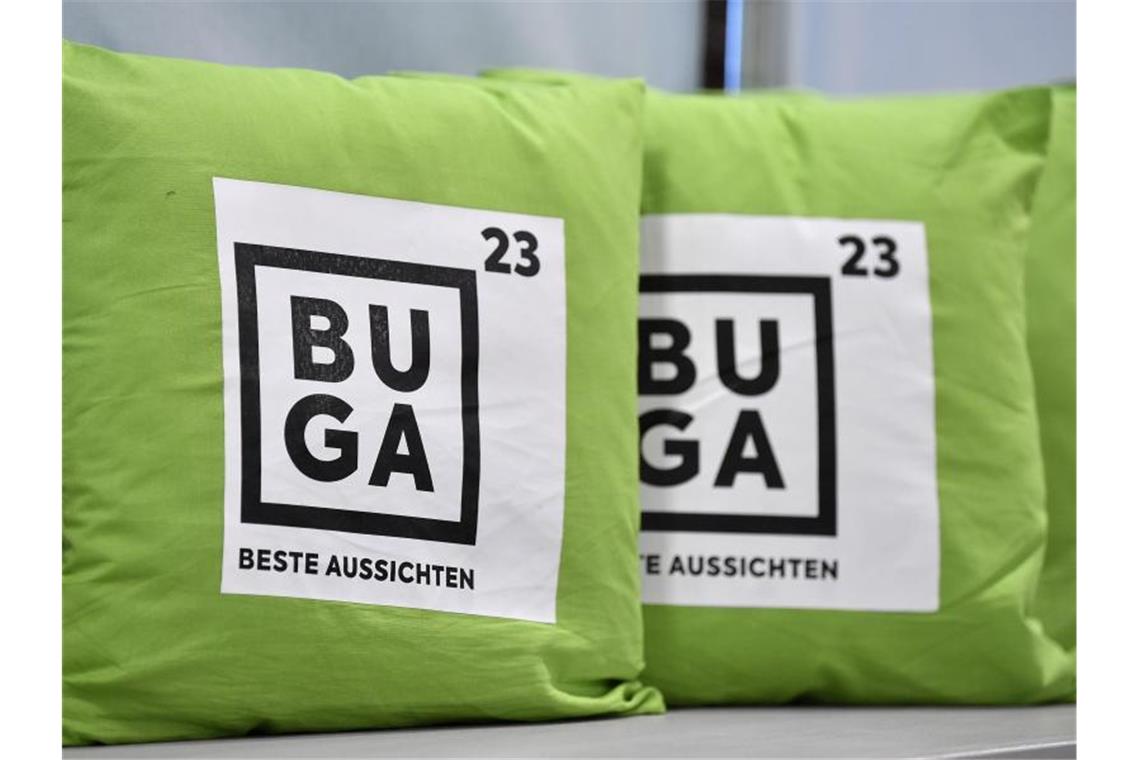 Bundesgartenschau: Mannheim folgt Erfurt Kissen mit dem Logo der Buga 2023 sind auf dem Gelände der Bundesgartenschau in Erfurt zu sehen. Foto: Martin Schutt/dpa-Zentralbild/dpa/Archivbild