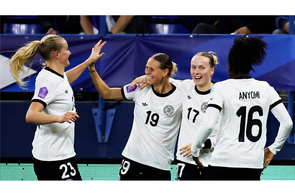 Wück und DFB-Frauen stolz: "Es ist ein Finale" Klara Bühl (Nr. 19) freut sich über ihr Tor zum 2:1.