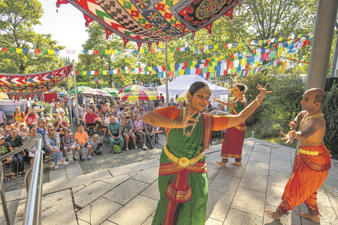 Passende Erlebnisse für jeden Waldtyp Klassischer indischer Tanz: In Althütte zeigt sich der Schwäbische Wald von seiner exotischen Seite.