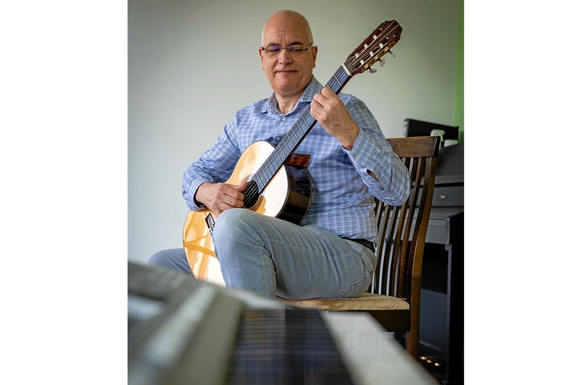 Musik macht schlau Klaus Berger leitet die musikalische Früherziehung in Kirchberg. Foto: A. Becher