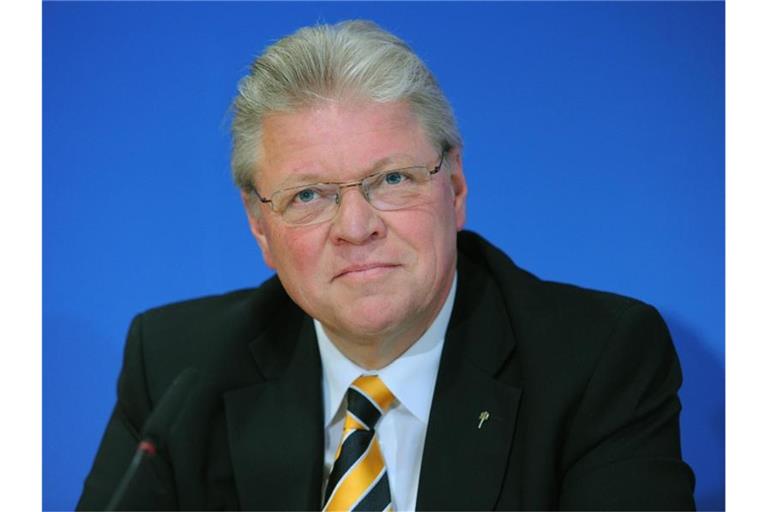 Klaus-Dieter K. Kottnik spricht während einer Pressekonferenz. Foto: Jens Kalaene/dpa-Zentralbild/dpa/Archiv
