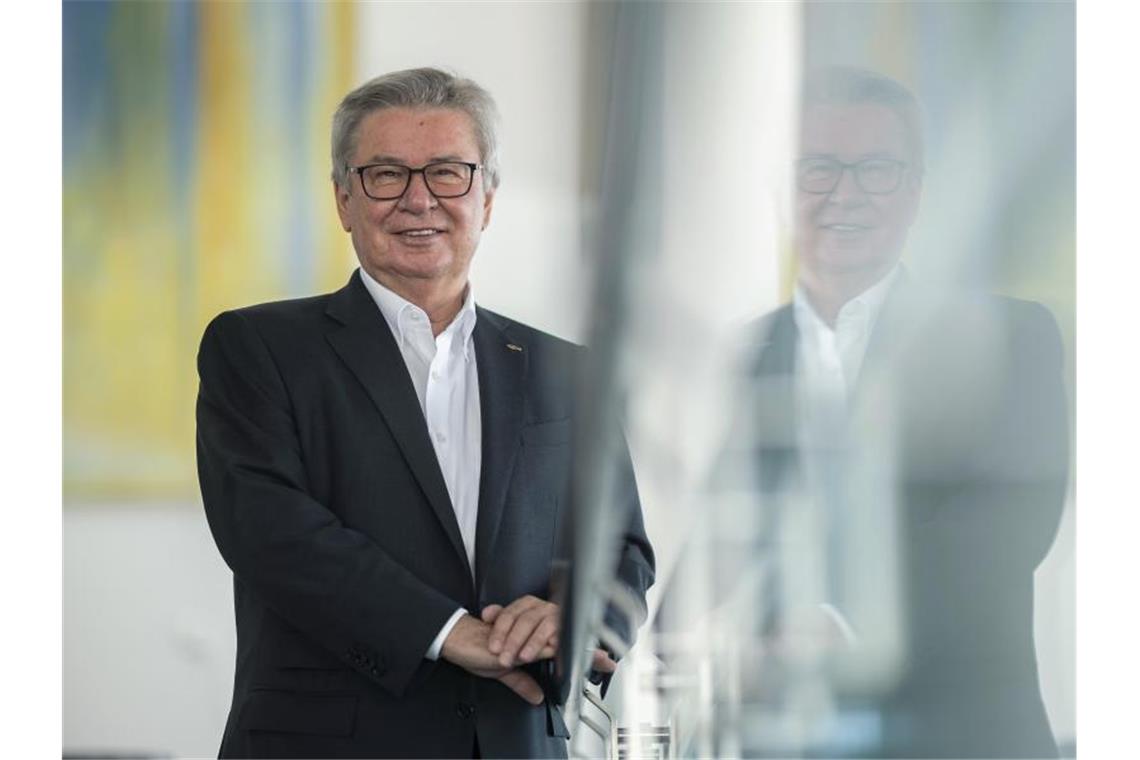 Unternehmer Klaus Fischer wird 70 und kritisiert die Politik Klaus Fischer bei einem Interview. Foto: Uli Deck/dpa