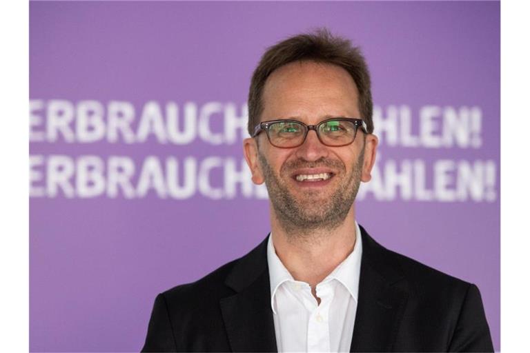 Klaus Müller, Vorstand des Verbraucherzentrale Bundesverbands (VZBV), steht in der Zentrale des VZBV in Berlin. Foto: Christophe Gateau/dpa