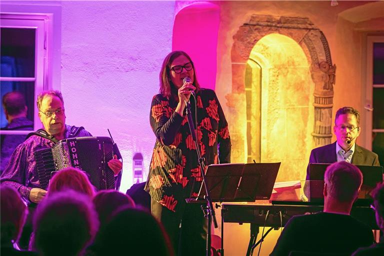 Klaus Niedermayer, Barbara Weyman und Jochen Ferber (von links) bilden das Trio Chancson Surpise. Foto: Alexander Becher 