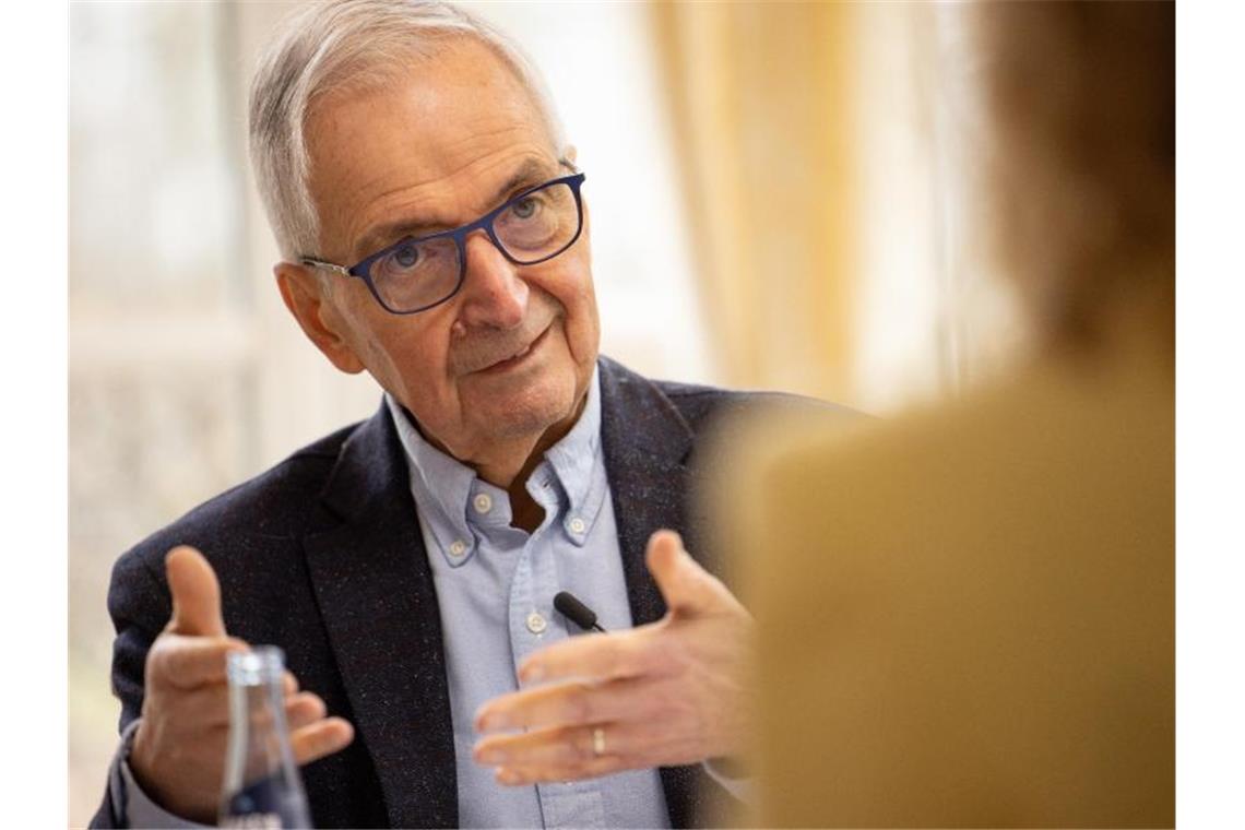 Klaus Töpfer im Klima-Gespräch. Foto: Daniel Sonnentag/VILSA-BRUNNEN Otto Rodekohr GmbH/obs/Archivbild