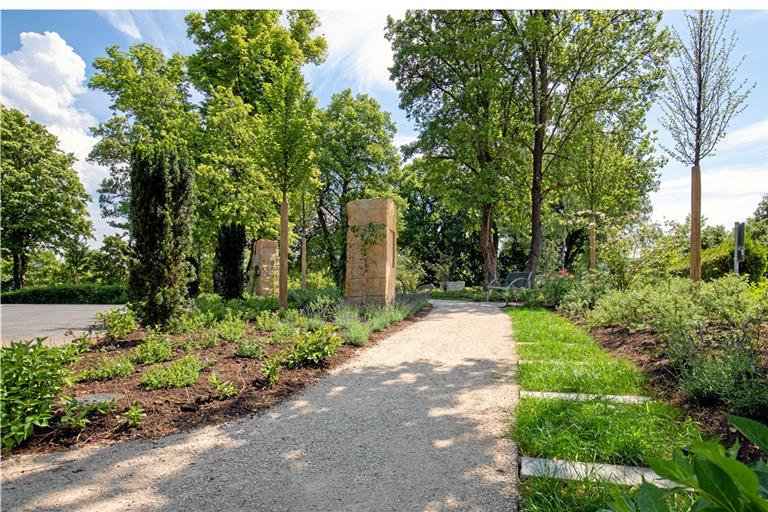 Kleinere Grabanlagen, neue Grabformen: Das wurde im ersten Sanierungsschritt auf dem Friedhof Oppenweiler schon umgesetzt. Foto: A. Becher