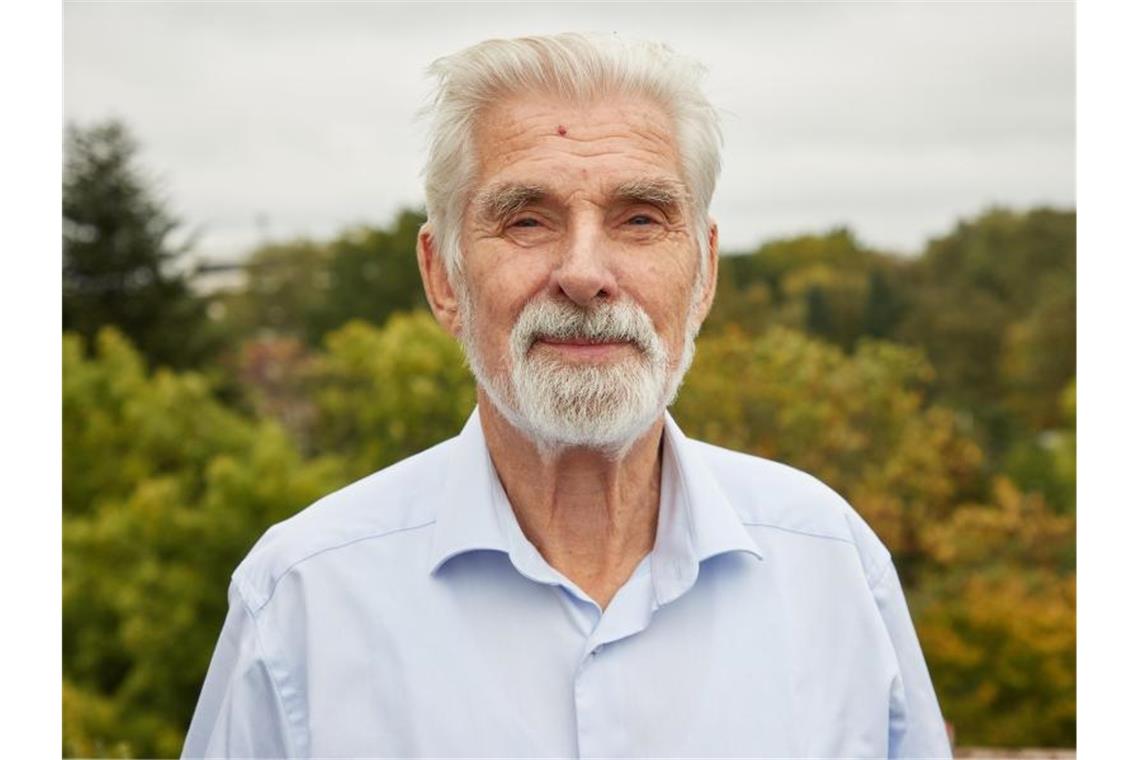 Klimaforscher Klaus Hasselmann ist von seiner Auszeichnung mit dem Physik-Nobelpreis völlig überrascht worden. Foto: Georg Wendt/dpa