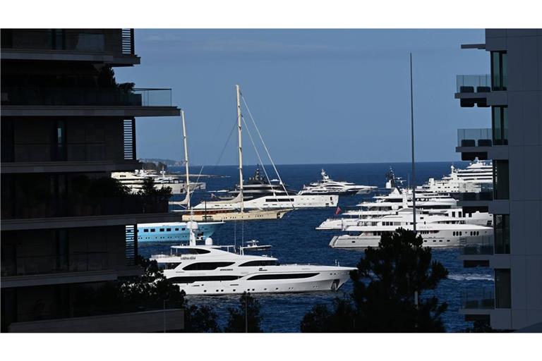 Klimaschädlicher Luxus: Multimillionärs- und Milliardärs-Yachten liegen im Hafen des Fürstentums Monaco vor Anker.