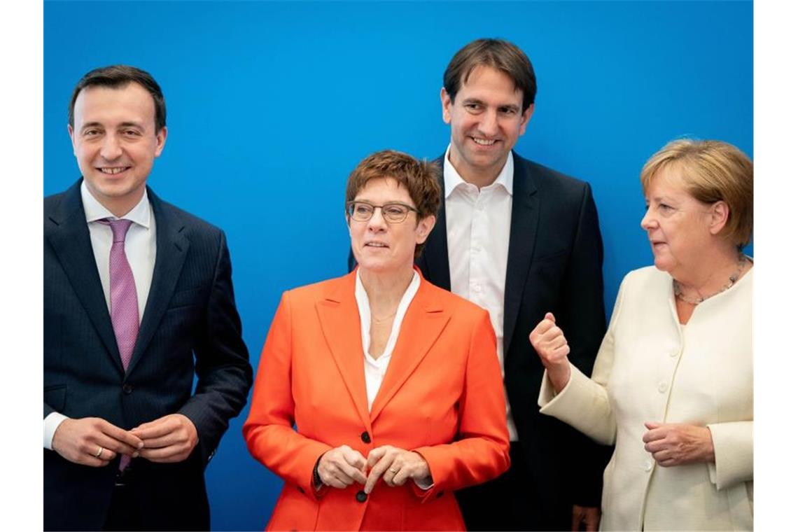 Klimaschutz ist kein Widerspruch zu vernünftiger Wirtschaftspolitik und sozialer Sicherheit, so CDU-Generalsekretär Ziemiak (l). Foto: Kay Nietfeld