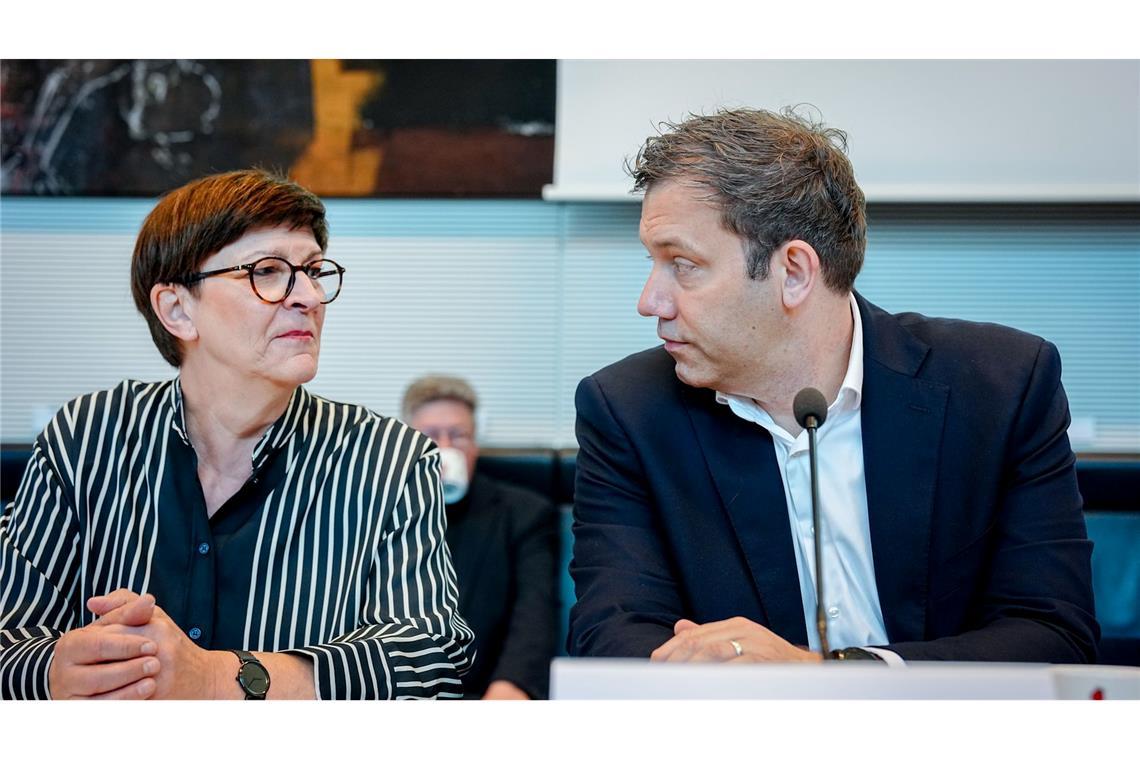 Esken gibt SPD-Vorsitz auf - keine erneute Kandidatur Klingbeil dankt Esken für die Zusammenarbeit. (Archivbild)
