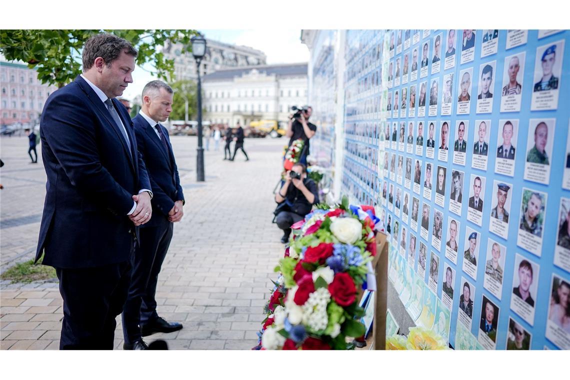 Vizekanzler Klingbeil sondiert in Kiew Sicherheitsgarantien Klingbeil erinnert an gefallene ukrainische Soldaten.