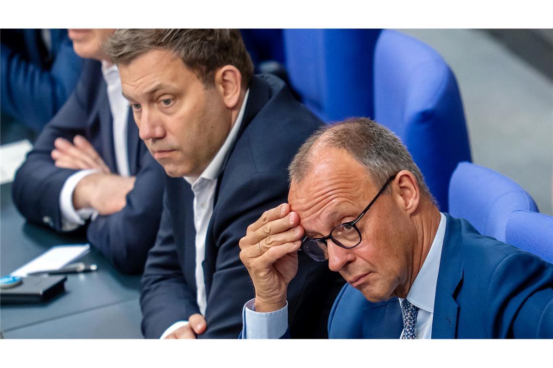 Vor dem "Herbst der Reformen" knirscht es in der Koalition Klingbeil (m.) und Merz (r.) sind sich nicht einig. (Archivbild)
