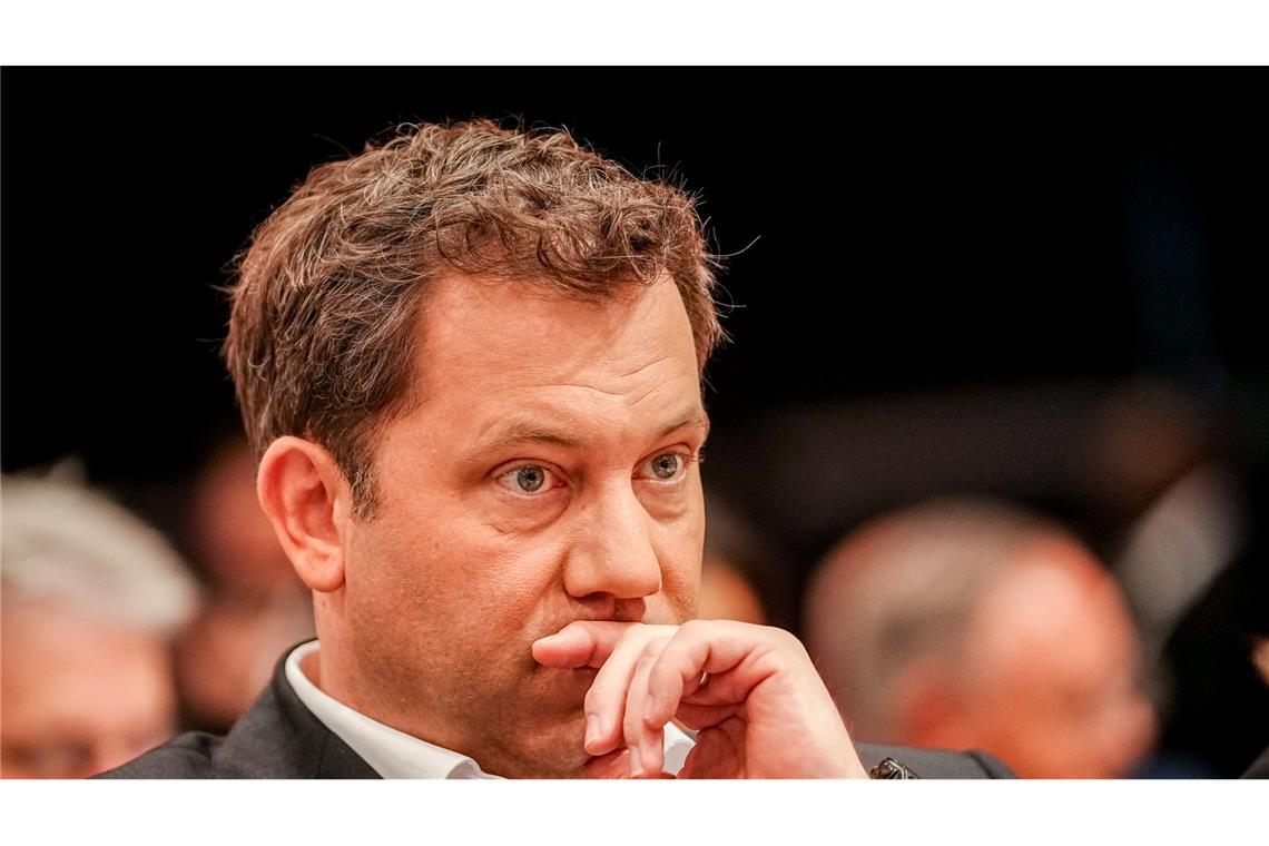 Partei sucht Kompass: Sechs Fragen nach dem SPD-Parteitag Klingbeil will seinen Kurs nicht ändern.