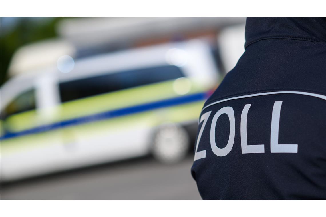 Knapp 85.000 Euro wurden vom Zoll gefunden. Das Bargeld wies Kokainspuren auf (Symbolbild).