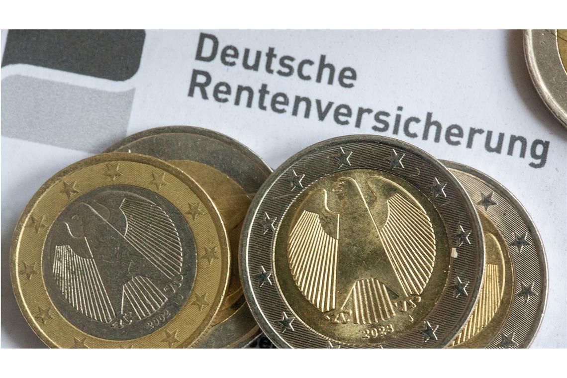 Knapp zwei Drittel der Befragten (64 Prozent) einer neuen Umfrage meinen, für die finanzielle Versorgung der Bürger im Alter sei in erster Linie der Staat zuständig.