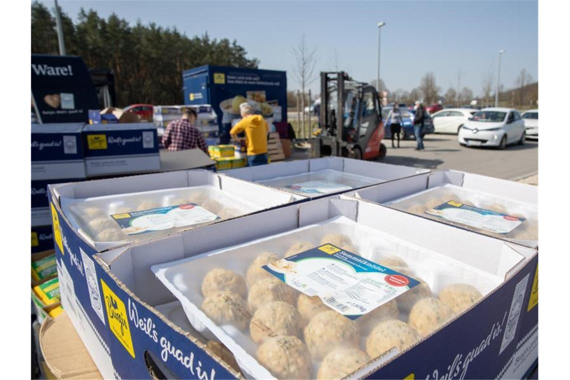 Corona-Krise: 25 000 Euro Spenden für verteilten Knödelteig