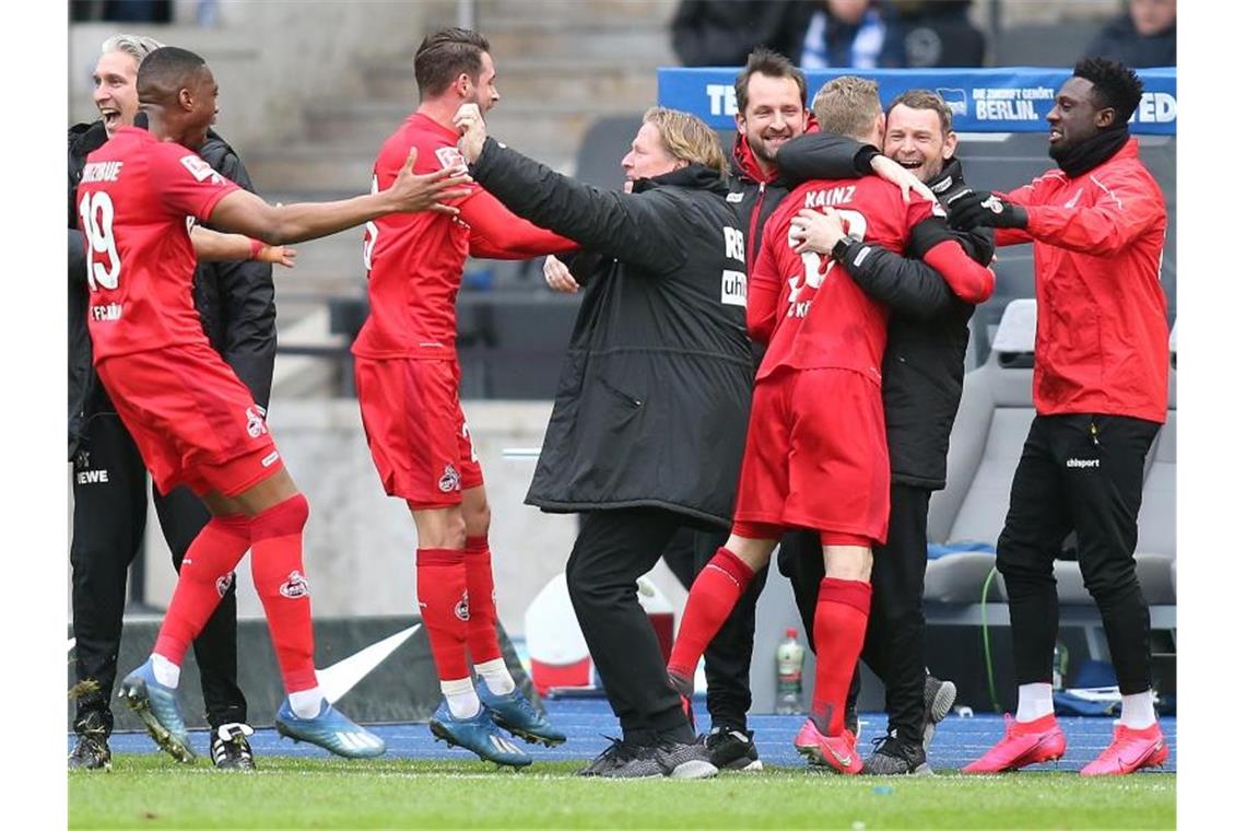 Kölner Party nach dem 5:0-Erfolg bei Hertha BSC. Foto: Andreas Gora/dpa