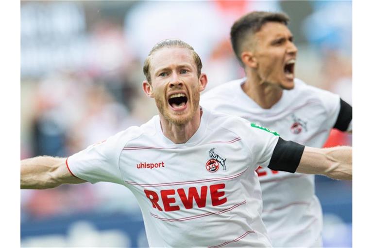 Kölns Doppelpacker Florian Kainz bejubelt sein erstes Tor des Spiels. Foto: Rolf Vennenbernd/dpa