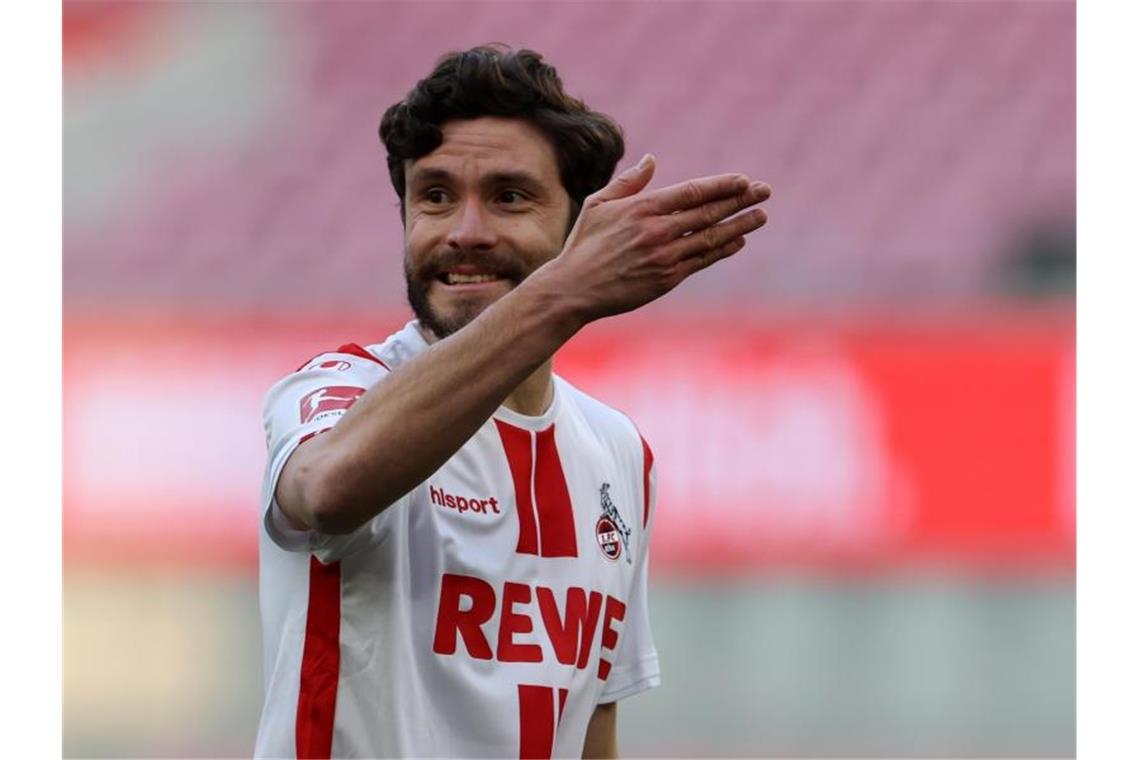 Köln gegen Bremen: Hector-Comeback und ein später Ausgleich Kölns Mittelfeldspieler Jonas Hector gibt die Richtung vor. Foto: Rolf Vennenbernd/dpa