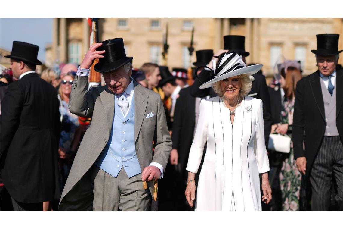 König Charles III. und Königin Camilla bei der königlichen Gartenparty im Buckingham-Palast.