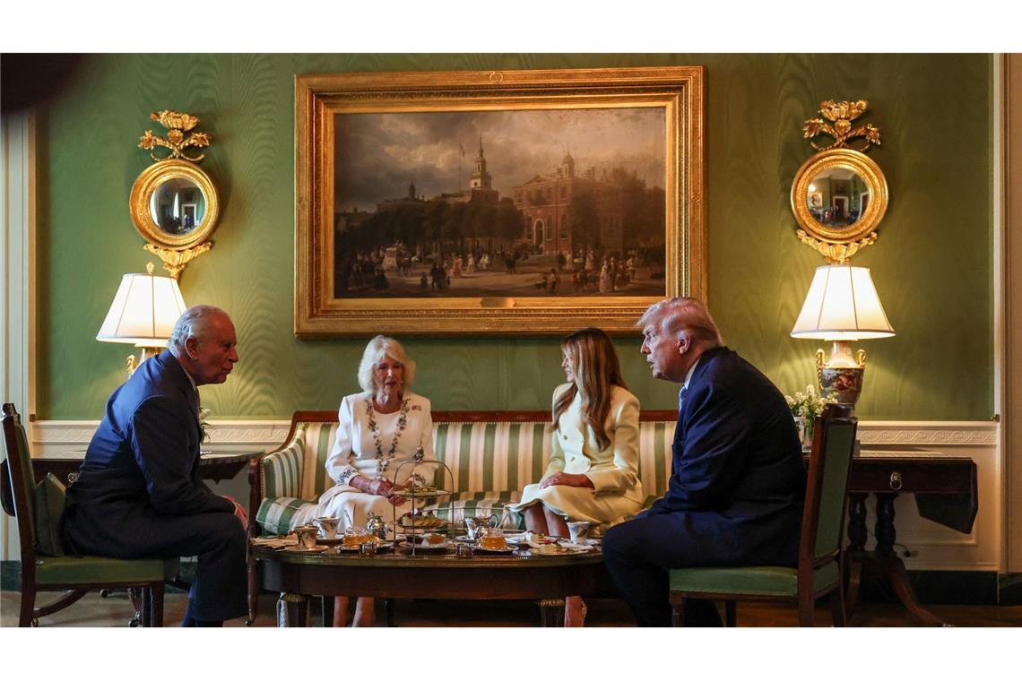König Charles III. und Königin Camilla nehmen gemeinsam mit US-Präsident Donald Trump und First Lady Melania Trump an einer Teestunde teil.