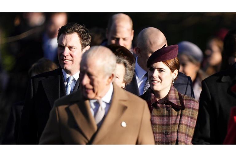 König Charles (Mitte) mit seiner Nichte Prinzessin Eugenie und deren Mann Jack Brooksbank. (Archivbild)