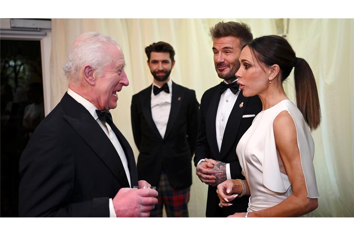Charles diniert mit Beckhams, Mirren und Versace