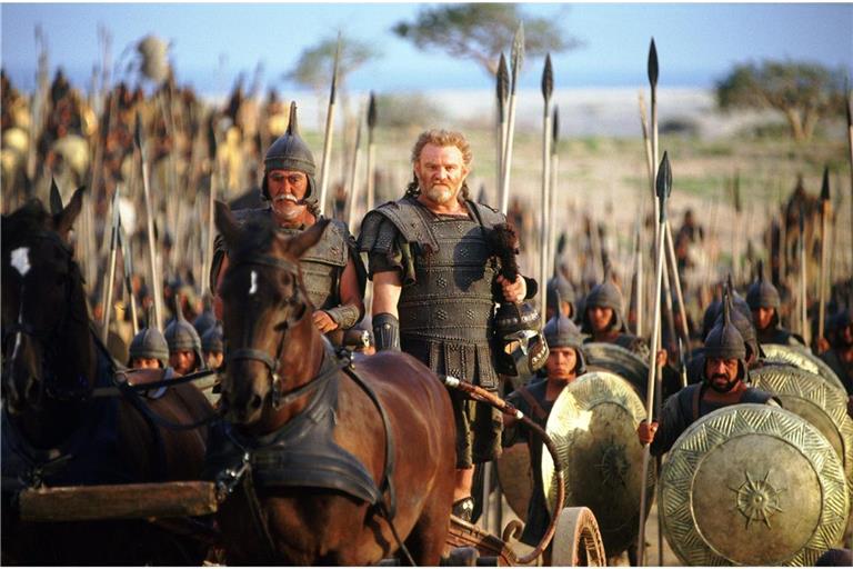 König Menelaos (Brendan Gleeson, Mitte) hat seine Frau Helena an den Trojaner Paris verloren..