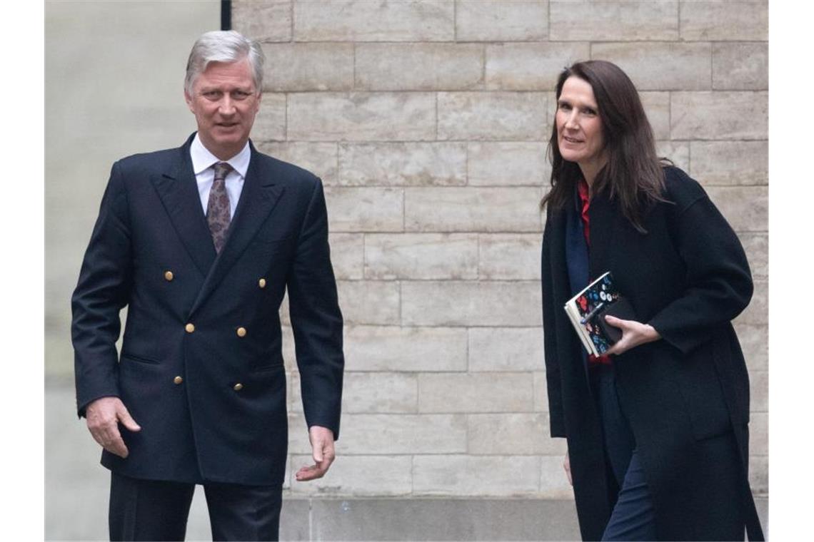 König Philippe von Belgien hat Sophie Wilmès (r) damit beauftragt, das Land durch die Krise zu führen und eine Regierung zu bilden. Foto: Benoit Doppagne/BELGA/dpa