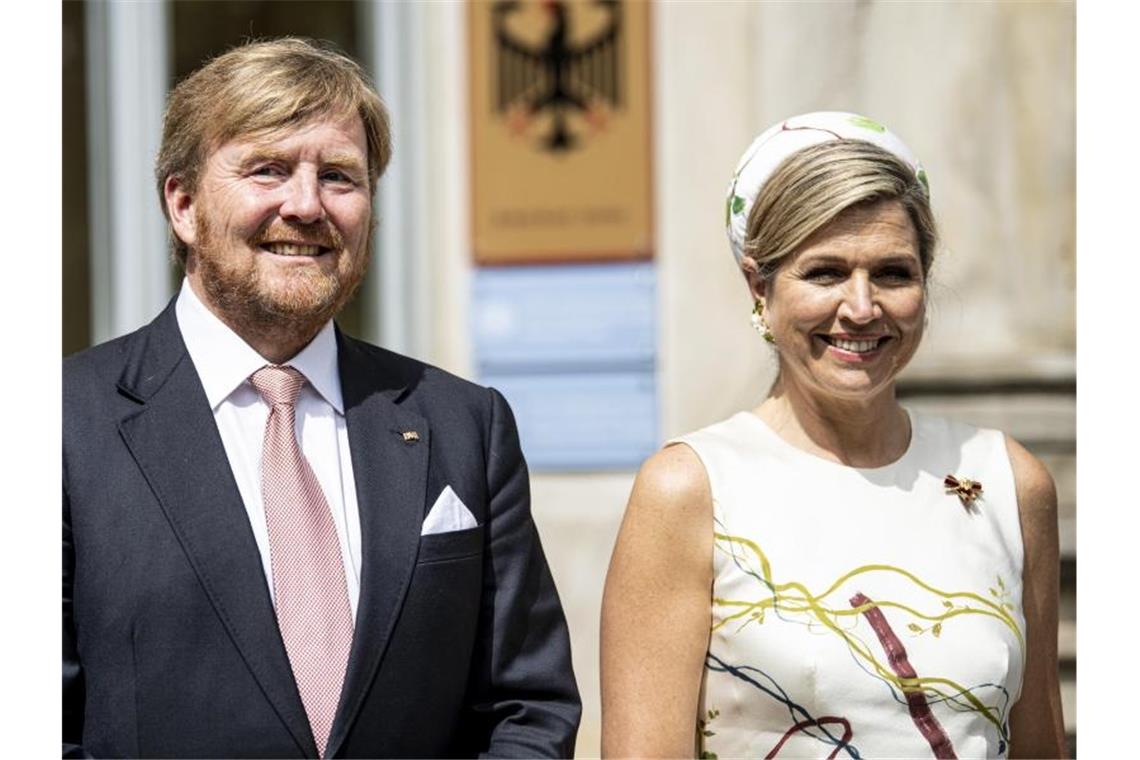 Willem-Alexander und Máxima besuchen Berlin König Willem-Alexander der Niederlande und Königin Máxima besuchten auch das Robert Koch-Institut. Foto: Fabian Sommer/dpa-pool/dpa