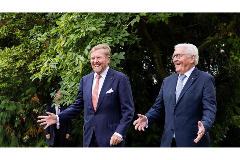 König Willem-Alexander (l) zu Gast in Münster – Begegnung mit Steinmeier am Schloss Wilkinghege.