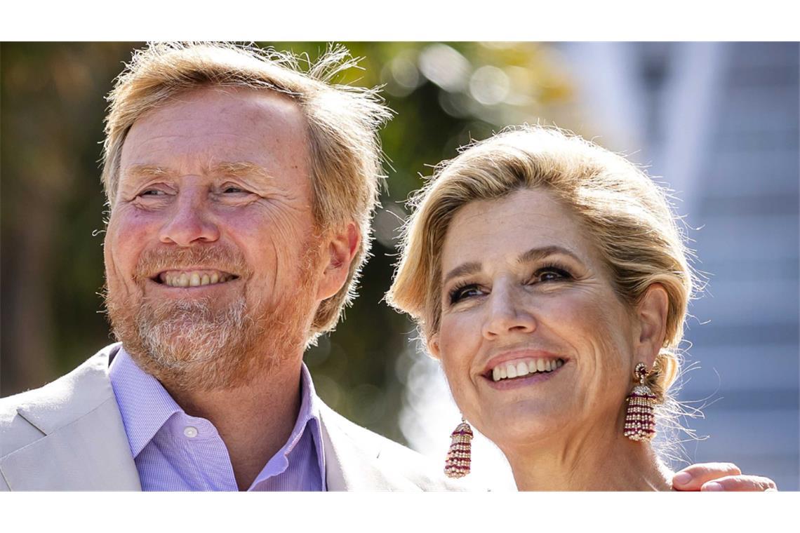 König Willem-Alexander und Königin Máxima der Niederlande posieren im April 2026 für ein Foto.