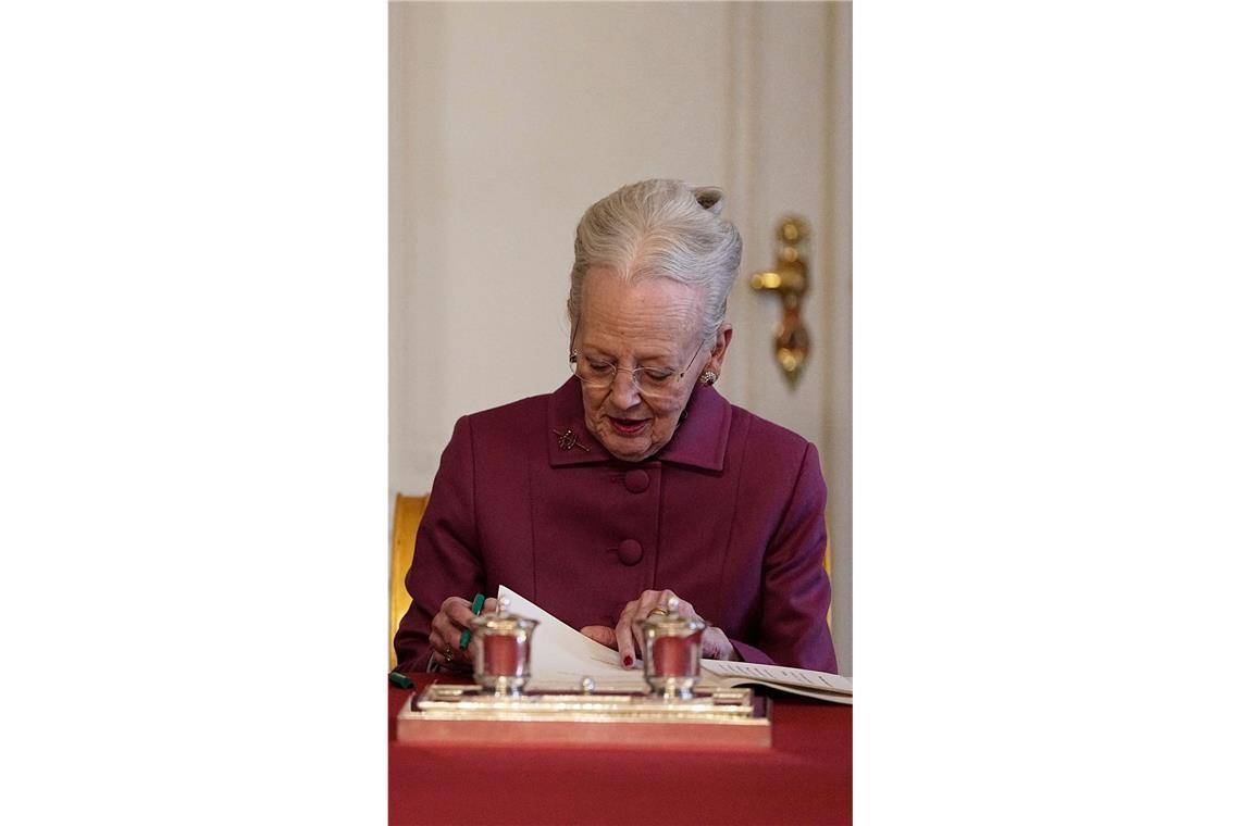 Königin a.D.: Margrethe II. unterschreibt ihre Abdankungserklärung.