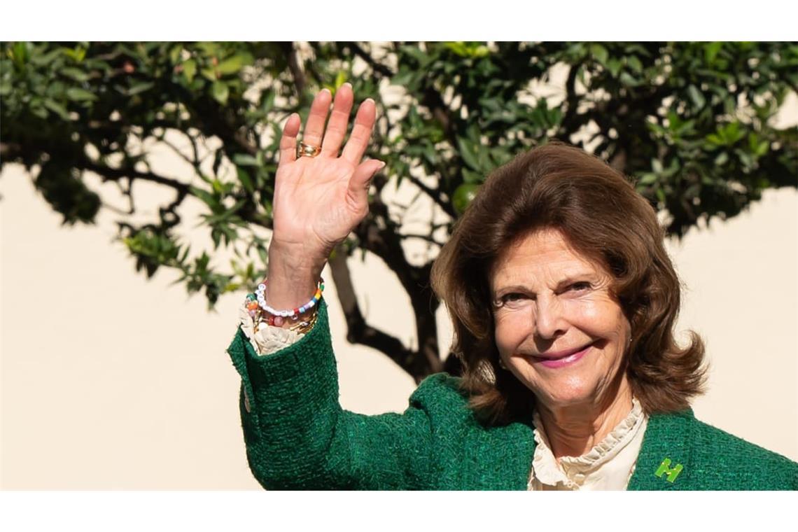 Königin Silvia von Schweden bei ihrem Besuch anlässlich der Taufe der neu gezüchteten «Mentor-Rose» im Schlosshof der Insel Mainau.