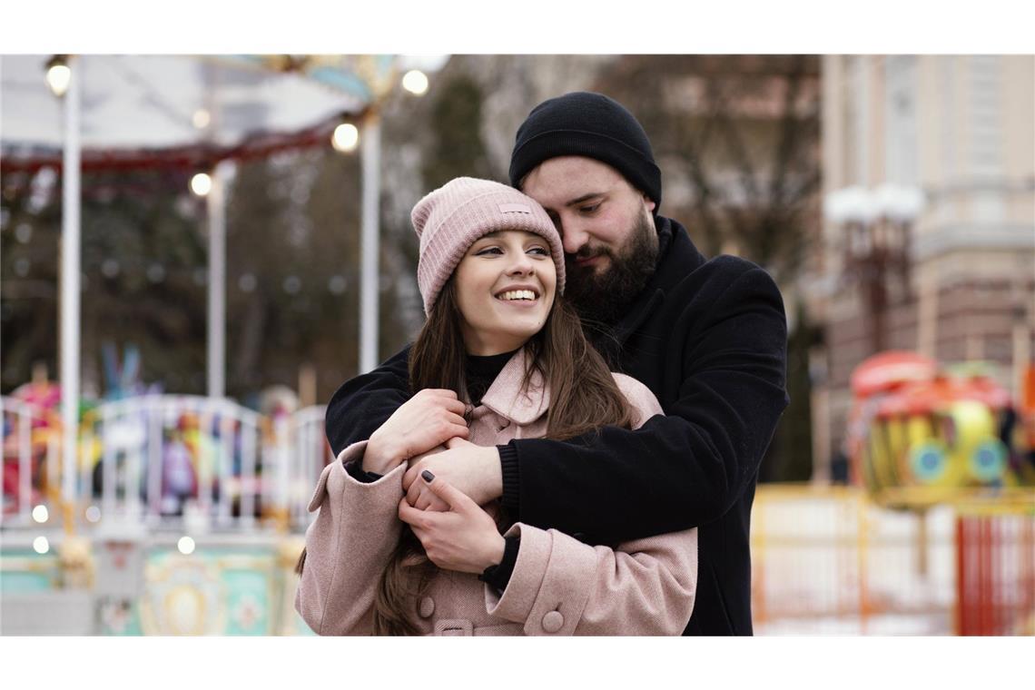 Warum romantische Beziehungen für Männer wichtiger sind als für Frauen Können Männer schlechter allein sein? Eine Untersuchung kommt zu dem Ergebnis, dass Männer sich seltener von selbst trennen.