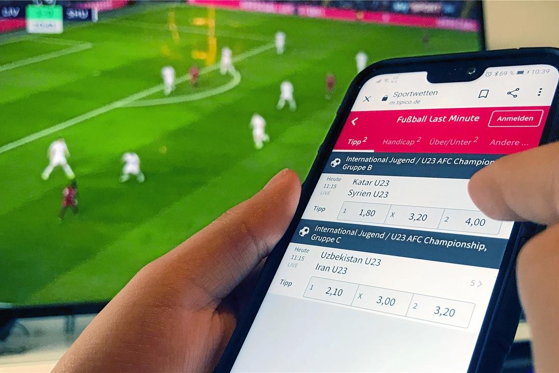Sportwetten: Wandlung eines Zockers Können süchtig machen: Wetten auf den Ausgang von Fußballspielen. Foto: B. Büttner