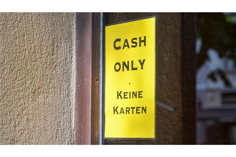 Könnte bald Vergangenheit sein: Ein Gesetzesentwurf sieht vor, dass Verkäufer Kartenzahlung anbieten müssen.