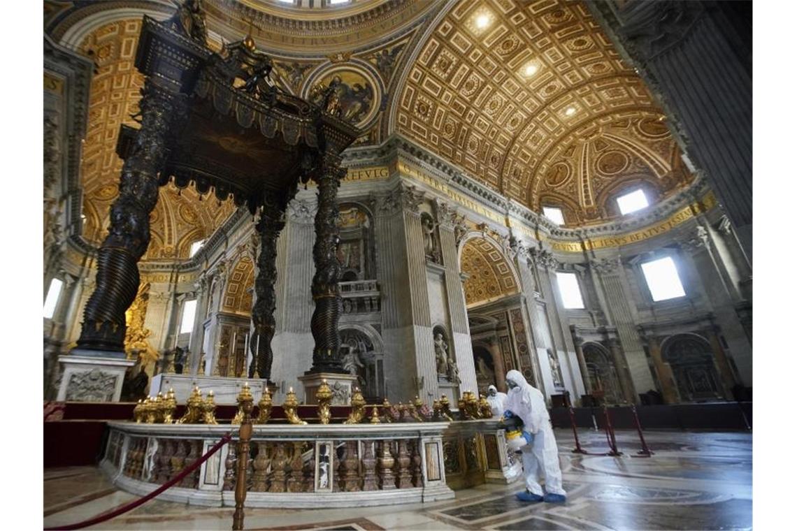 Könnte bald wieder Besucher empfangen: Der Petersdom in Rom. Foto: Andrew Medichini/AP/dpa