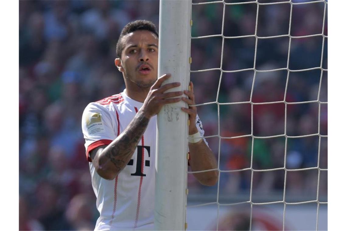 Könnte den FC Bayern München verlassen und nach England gehen: Thiago. Foto: Peter Steffen/dpa