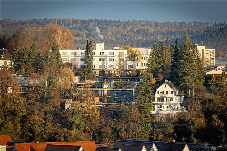 Könnte eine Seilbahn das Bürgerheim und den Biegel barrierefrei und schnell verbinden? Die Grünen-Fraktion im Backnanger Gemeinderat will das prüfen lassen. Foto: Alexander Becher