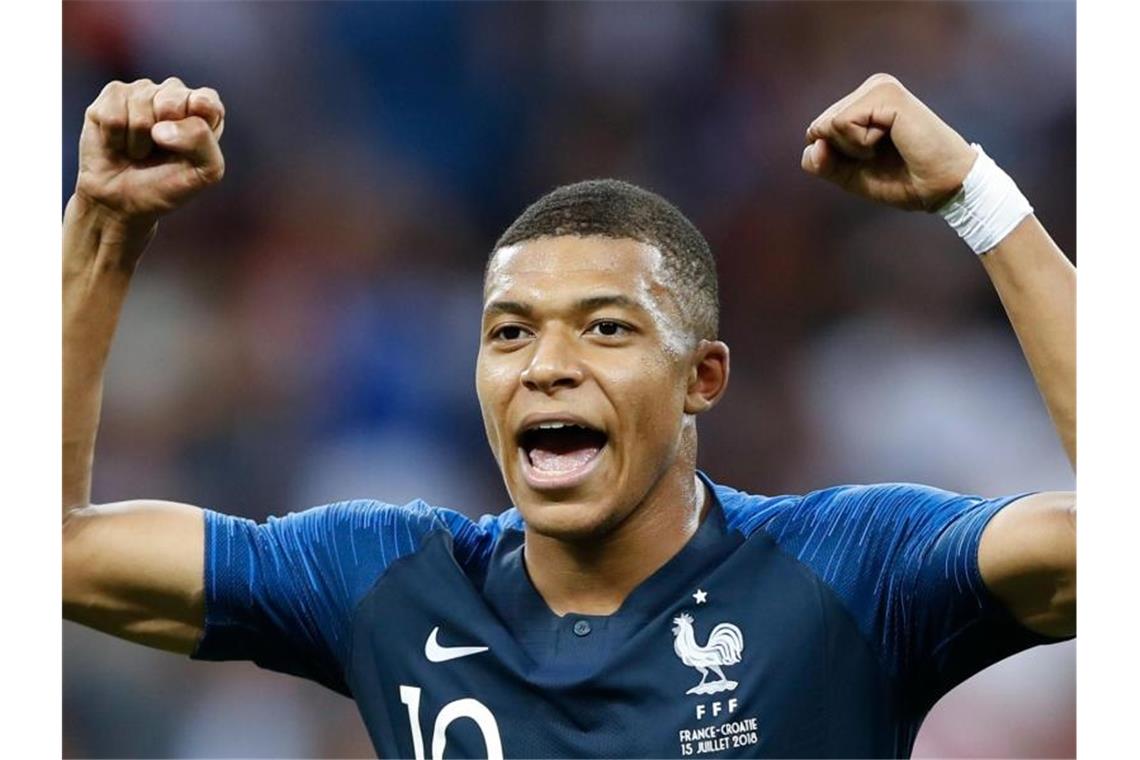 Die Woche: Letzte Transfers und WM-Qualifikation Könnte noch den Club wechseln: Kylian Mbappé. Foto: Francisco Seco/AP/dpa