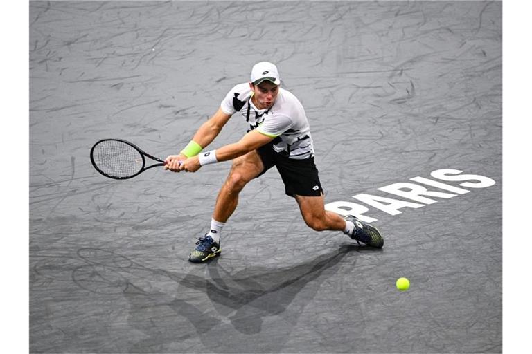 Koepfer unterlag im Achtelfinale von Paris dem Polen Hubert Hurkacz mit 6:4, 5:7, 2:6. Foto: Christophe Archambault/AFP/dpa