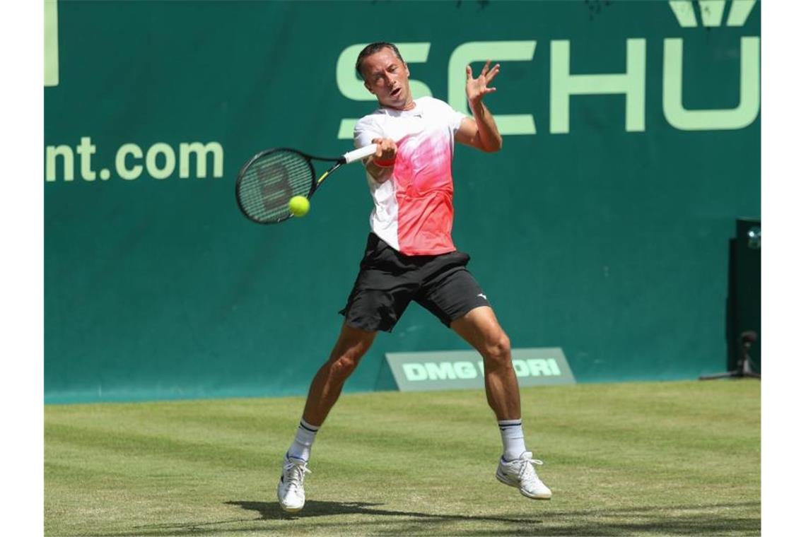 Kohlschreiber musste sich im Viertelfinale von Halle dem Russen Andrej Rubljow mit 6:7 (4:7), 2:6 geschlagen geben. Foto: Friso Gentsch/dpa