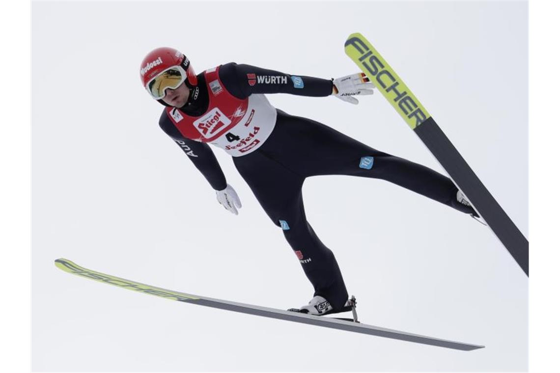 Kombinierer Terence Weber darf als Vorspringer auf die Olympia-Schanze. Foto: Lisa Leutner/AP/dpa