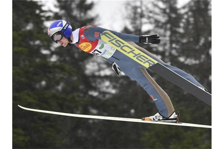 Kombinierer Vinzenz Geiger siegte in Ramsau am Dachstein. Foto: Kerstin Joensson/AP/dpa