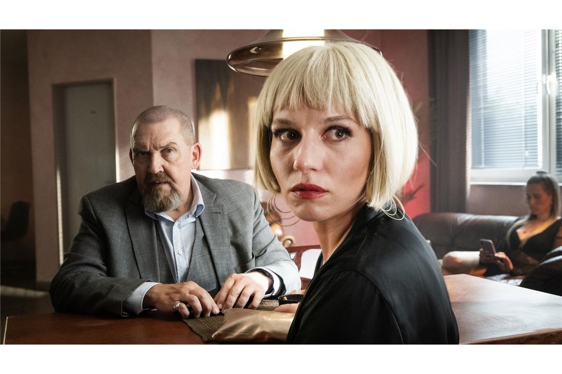 Da oben im siebten Stock Kommissar Freddy Schenk (Dietmar Bär) verhört die emotional absente Jasmin Backes (Antonia Bill).