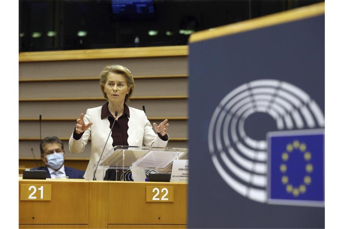 Europaparlament will „bittere Pille nicht schlucken“ Kommissionspräsidentin Ursula von der Leyen äußert sich im Europäischen Parlament. Von der Leyen verteidigte die Beschlüsse des. Foto: Francois Walschaerts/AFP Pool/dpa