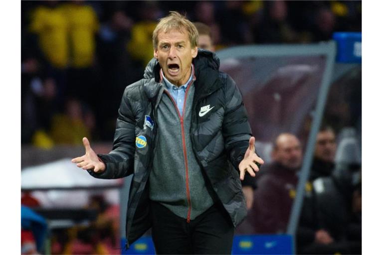 Kommt bei den Hertha-Profis gut an: Jürgen Klinsmann. Foto: Gregor Fischer/dpa